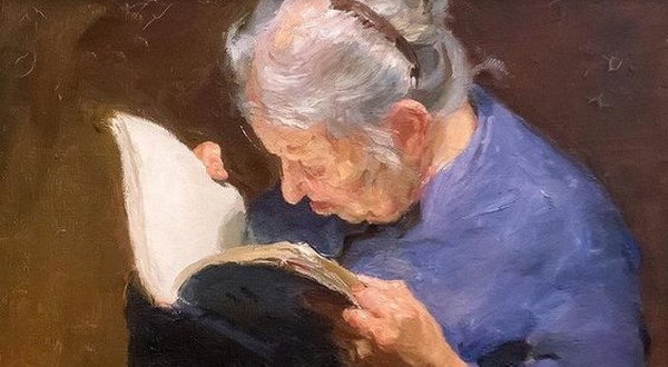 starenka číta knihu