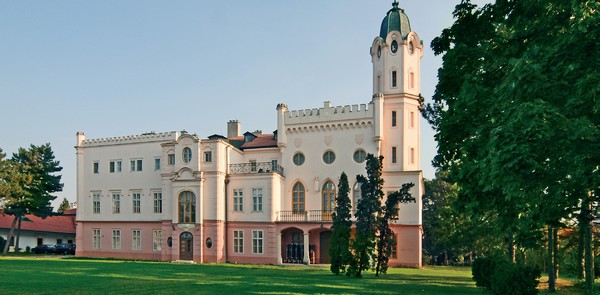 7 zaujímavých miest - rokokový kaštiel v Ivanke pri Dunaji.