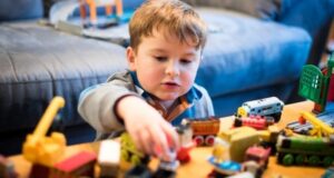 Ako naučiť deti zbaviť sa nepotrebných hračiek