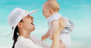 šťastie a láska mama s dieťaťom