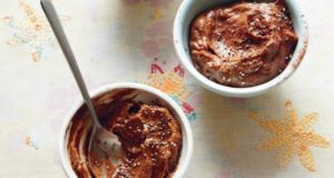 avokádovo-čokoládová pena