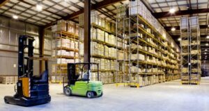 vysokozdvižné stroje