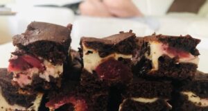 čerešňovo-čokoládový tvarohový koláč