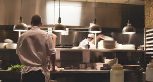 šetrite nohy pri práci postojačky