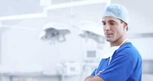 čo signalizuje krv v moči