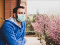 v dôsledku koronavírusu