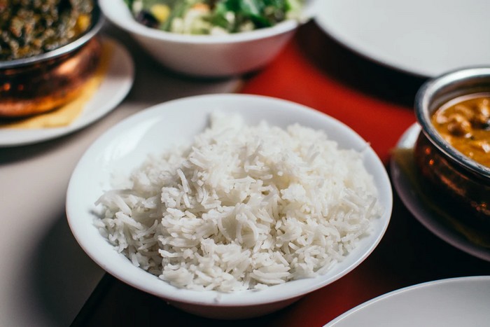 ryža na tanieri
