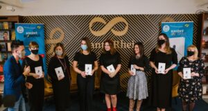 kniha Šťastné náhody pomáha týraným ženám