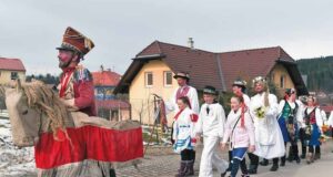 Fašiangy. Zvyky, tradície, jedlo aj zábava v maskách fašiangy zvyky tradície jedlo