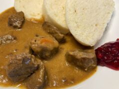 guláš z diviny - srnčí guláš