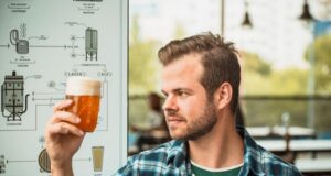 jedlo a pivo idú k sebe