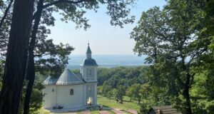 Výstup na vrch Marhát a Rotunda sv. Juraja. Turistika v pohorí Považský Inovec rotunda sv. Juraja Považský Inovec