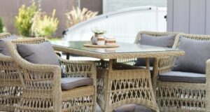 ratanový nábytok stôl