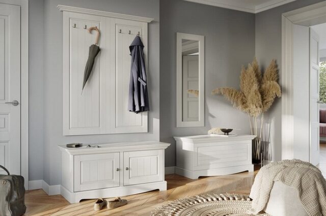 biely nábytok je IN