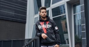 5 najmódnejších vzorov na pánskych mikinách s kapucňou