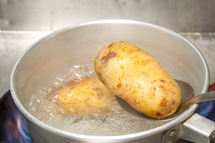 7 tipov, ako využiť vodu zo zemiakov