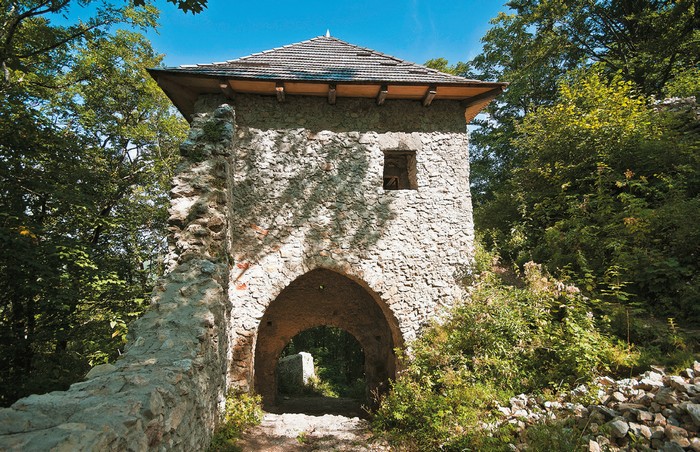 hrad Muráň vstupná brána