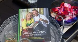 Gizka a Peter spolu v kuchyni