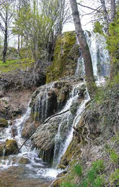 Hrhovský vodopád je najväčší a najvýdatnejší vodopád Slovenského krasu.
