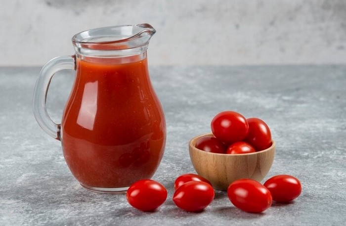 paradajky a zaváranie šťava