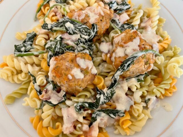 mäsové guľky v smotanovo-špenátovej omáčke recept