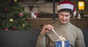 vianocny-darcek-pre-muza-rozbalovanie