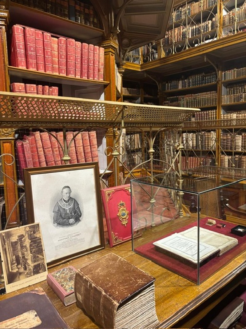 diecezna-kniznica-vitriny