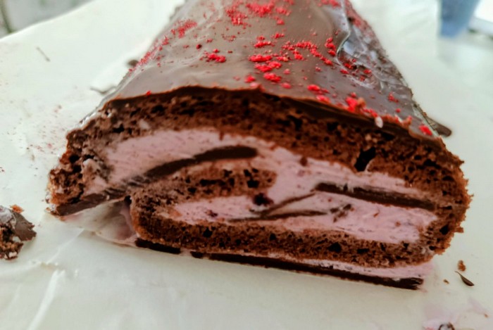 nakrojena-kinder-pingui-rolada