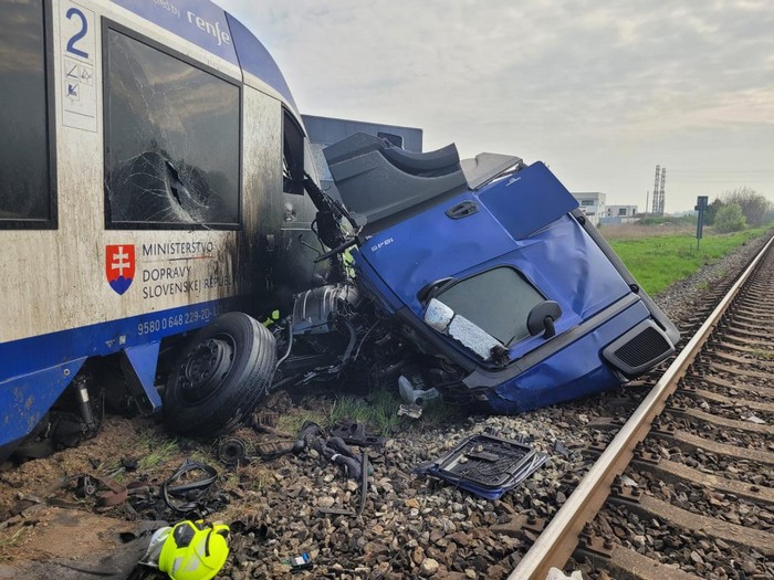 nehoda-trnava-vlak-kamion