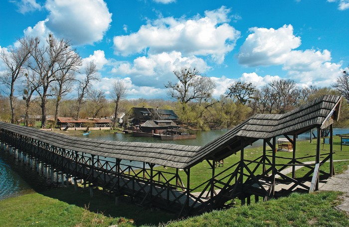 dreveny-most-v-kolarove