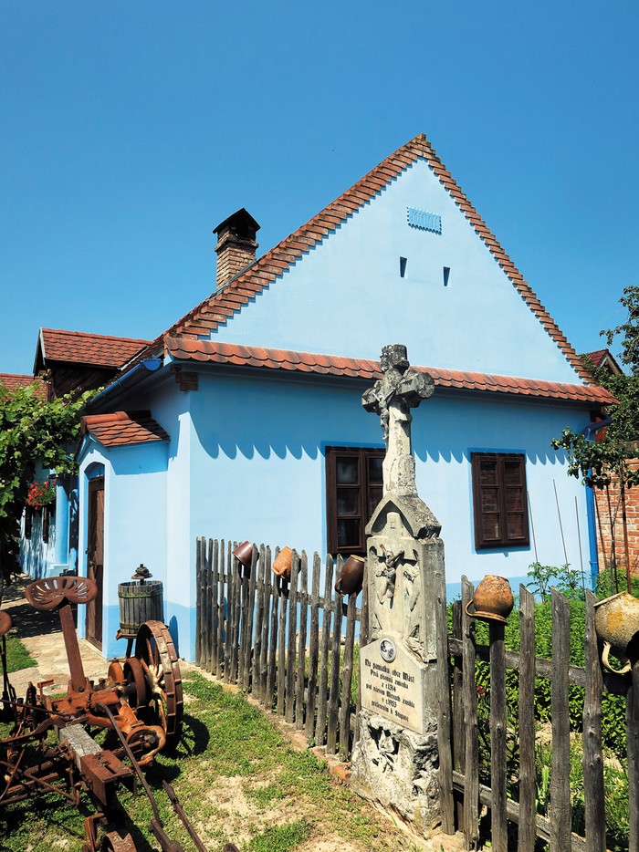 priecelie-domu-v-maste