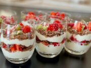 Osviežujúci tvarohový pohár s ovocím a chrumkavým müsli | RECEPT recept-tvarohovy-pohar-s-ovocim