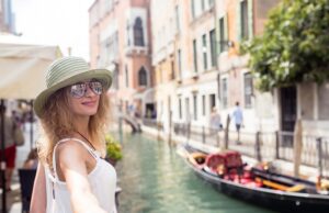 Dovolenka v Európe bude drahšia. Benátky, Paríž, Amsterdam, Barcelona… zavádzajú nové poplatky pre turistov dovolenka-v-europe-benatky-poplatky