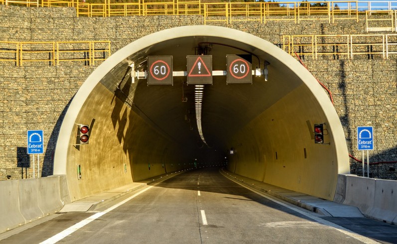 d1-hubova-ivachnova-cebrat-tunel