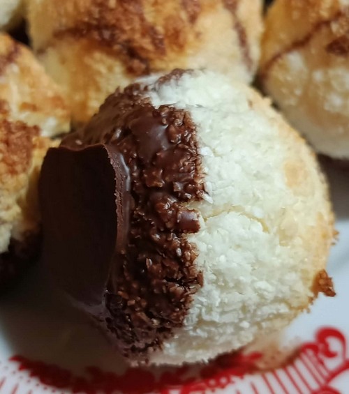 kokosova-makronka-v-cokolade